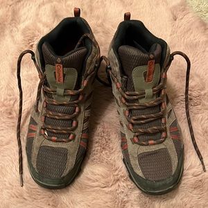 Columbia I'm no grip hiking boots sz.9